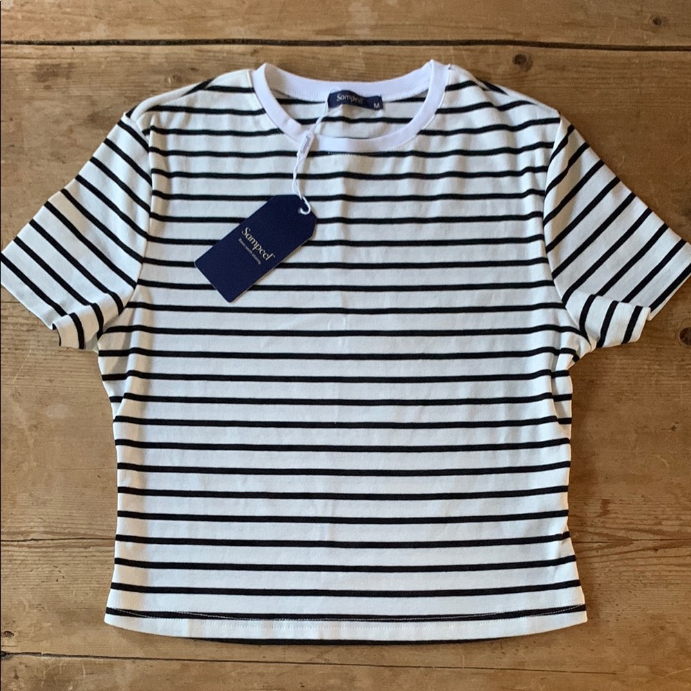 NWT Black and White Classic Striped Short Sleeve Cropped Tee Cotton stretch